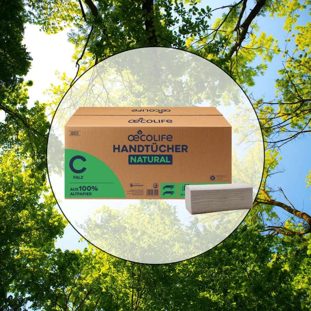 oecolife Papierhandtücher abgebildet vor einem Wald