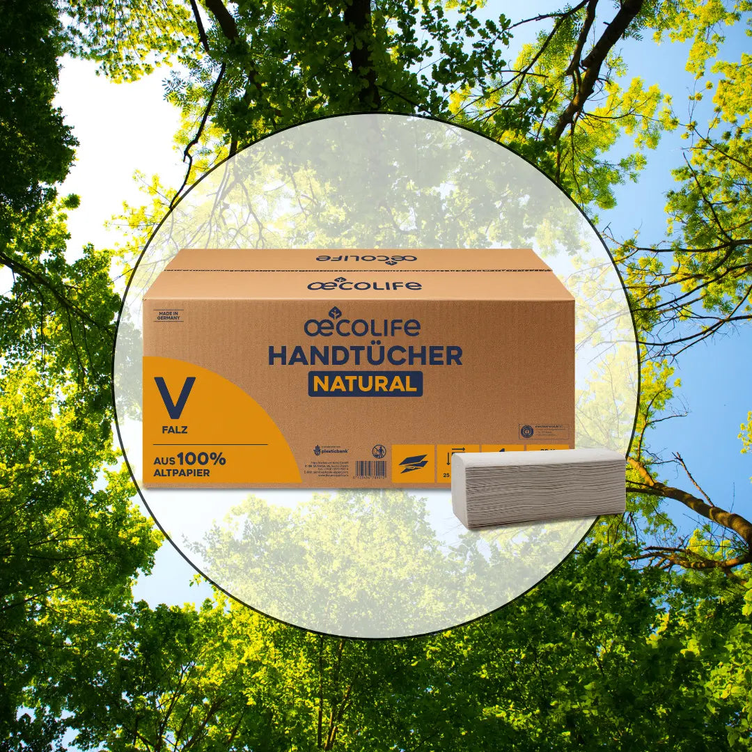 oecolife Papierhandtücher abgebildet vor Wald