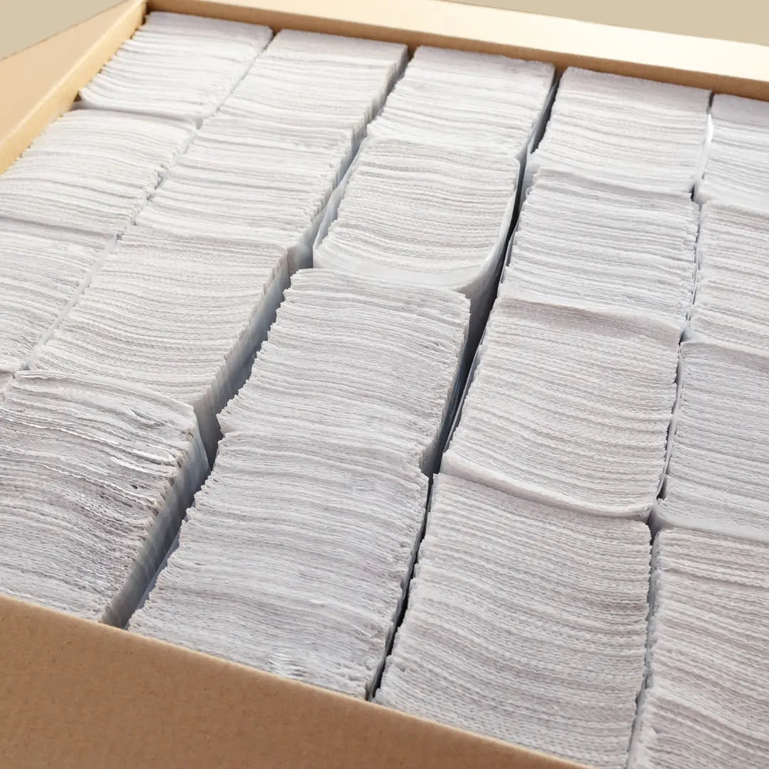 Karton mit Papierhandtüchern